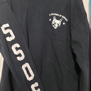 5SOS She's kinda hot t-shirt